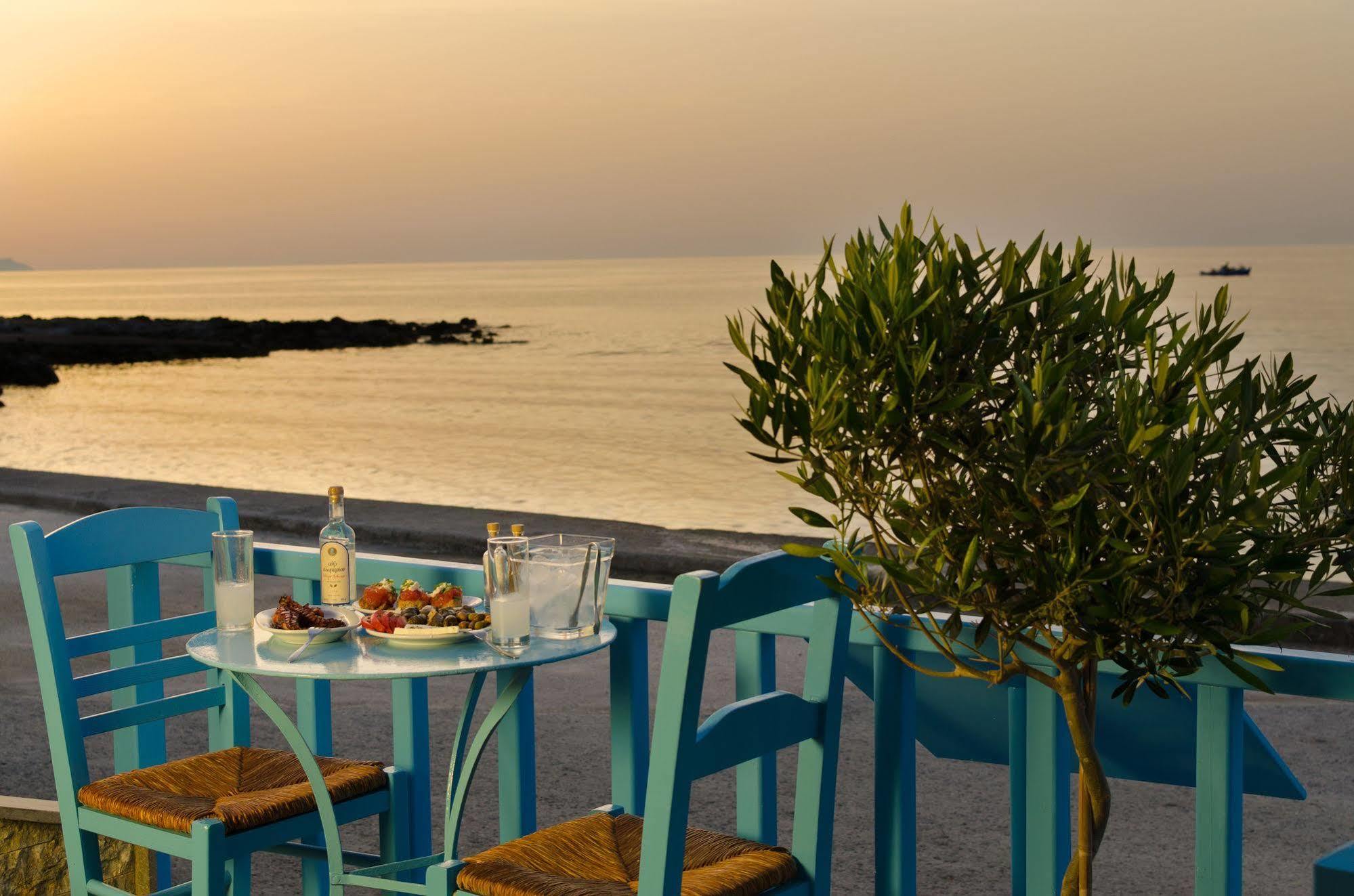 Socrates Apartmens & Restaurant 멜라토스 외부 사진